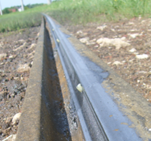 Flank lubrication through drillings